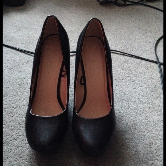 Forever 21 Shoes - Black wedges