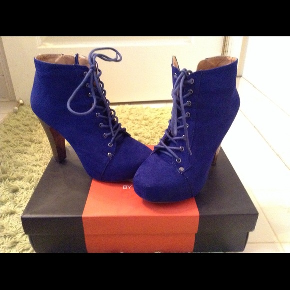 Blue suede heels! 💙 - Picture 1 of 2