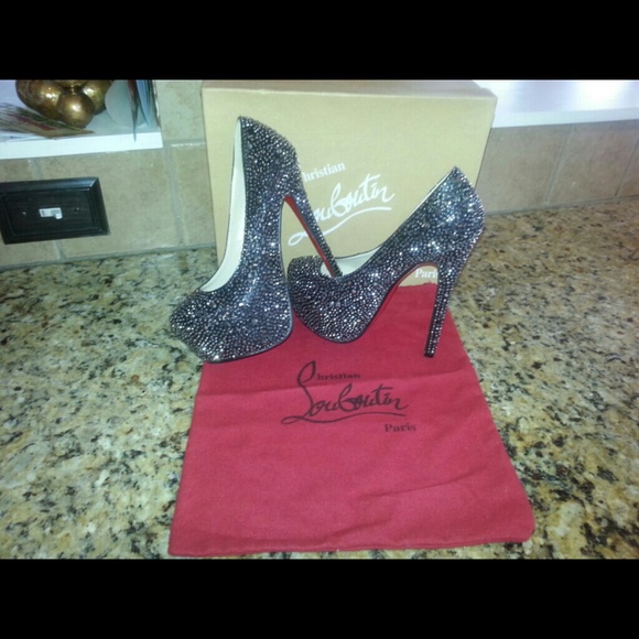 New black crystal inpired pumps. Size 6.