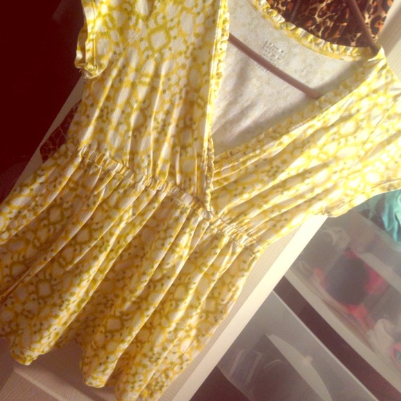 Yellow top - Picture 1 of 3