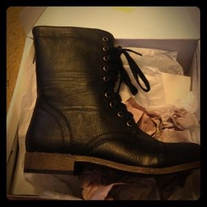 combat boots,never worn!