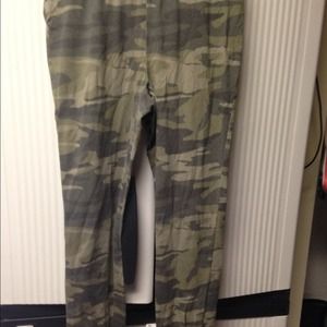 NWOT EXPRESS CAMO LEGGINGS