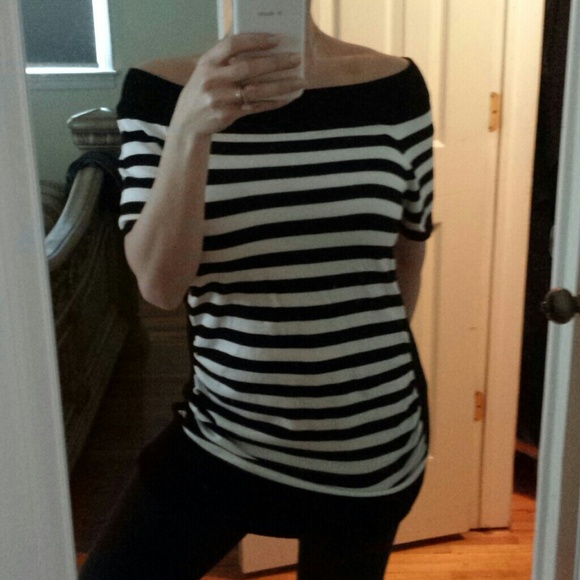 Black and white sweater - Picture 1 of 4