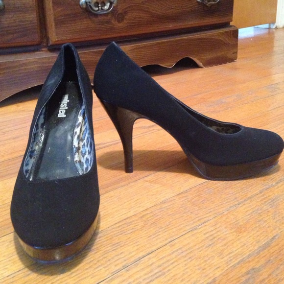 Shoes - Black suede pumps