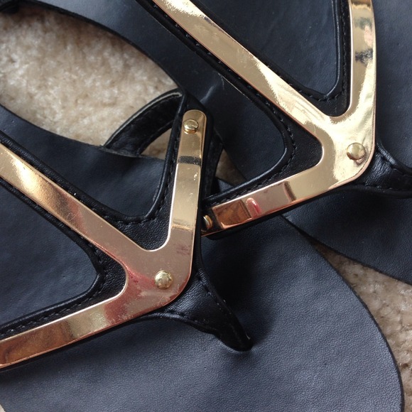 Black Gold-Plated T-strap sandals - Picture 3 of 4