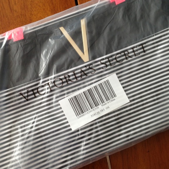 SOLD NWT Victorias Secret Tote - Picture 2 of 3