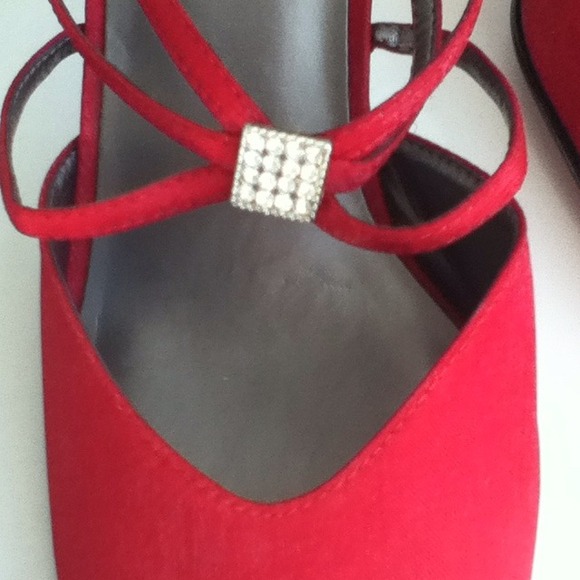 Stunning red shoes. - Picture 2 of 4