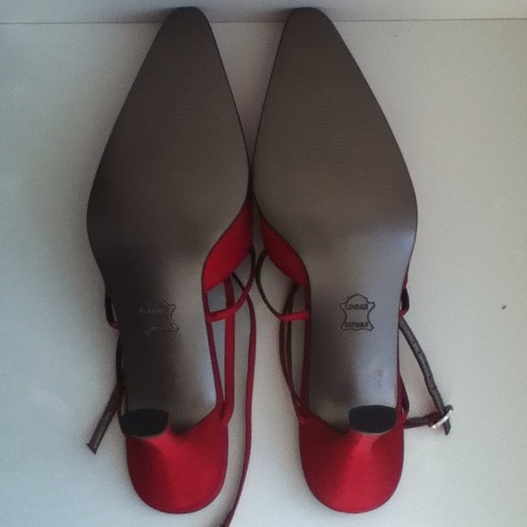 Stunning red shoes. - Picture 3 of 4
