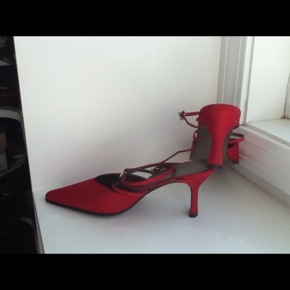 Stunning red shoes. - Picture 4 of 4