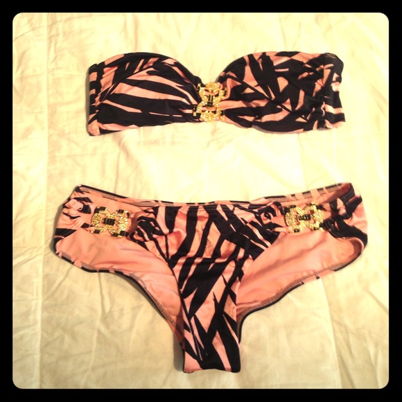 Price reduced vs swimsuit never worn!!!
