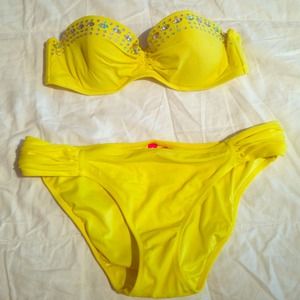 Price reduced vs swimsuit never worn!!!
