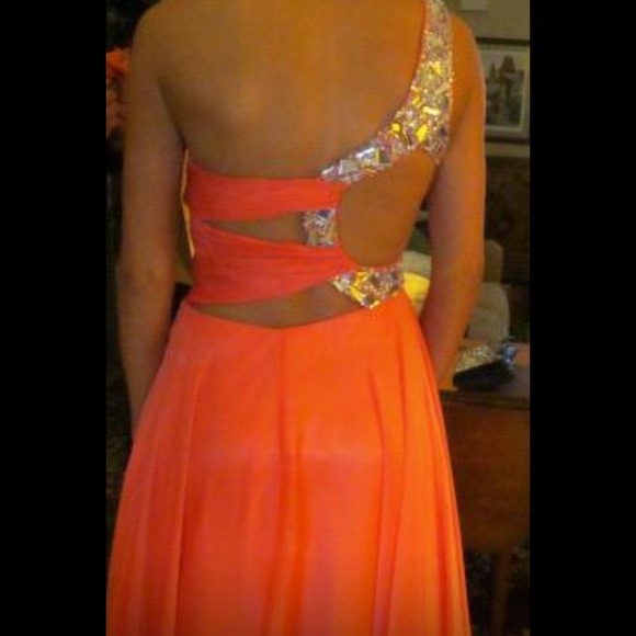 Prom dress - Picture 2 of 4