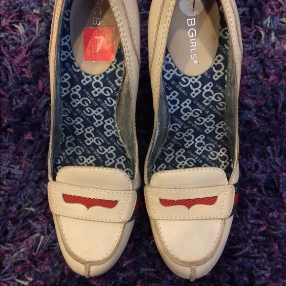 Size 7 heels from BCBG - Picture 2 of 4