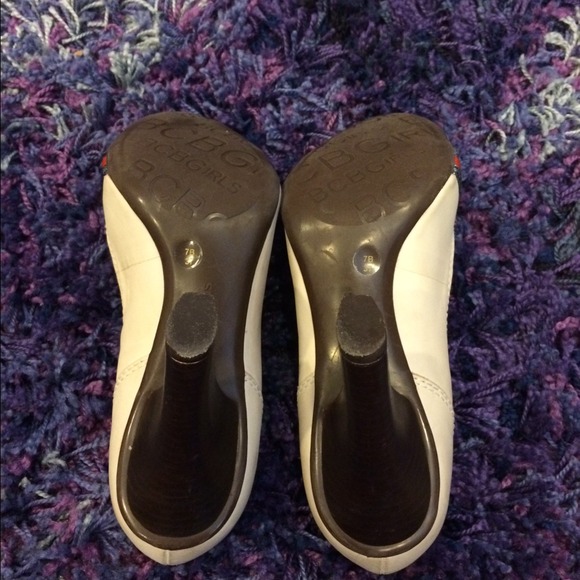 Size 7 heels from BCBG - Picture 3 of 4