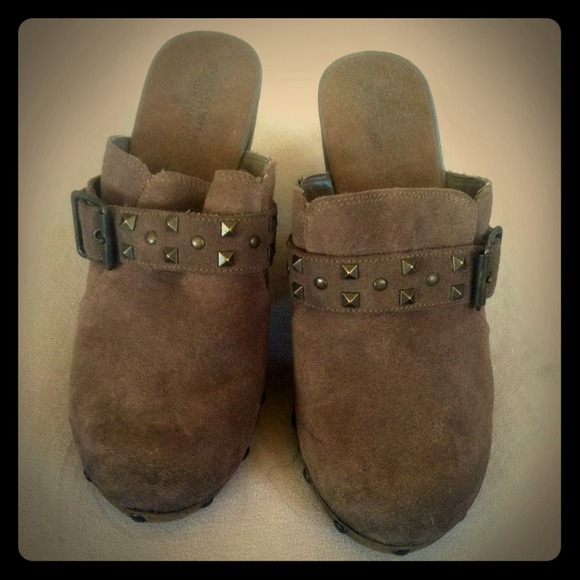 Brown Suede Clogs w/ Wooden Heel💕