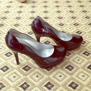 Black patent guess high heel pumps