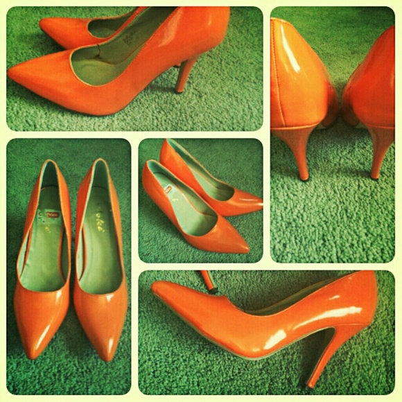 NWT ORANGE HEELS!