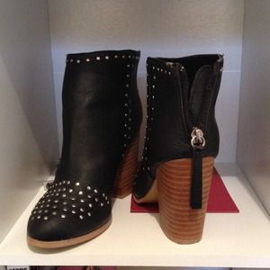 Cooperative  Motor Ankle boot