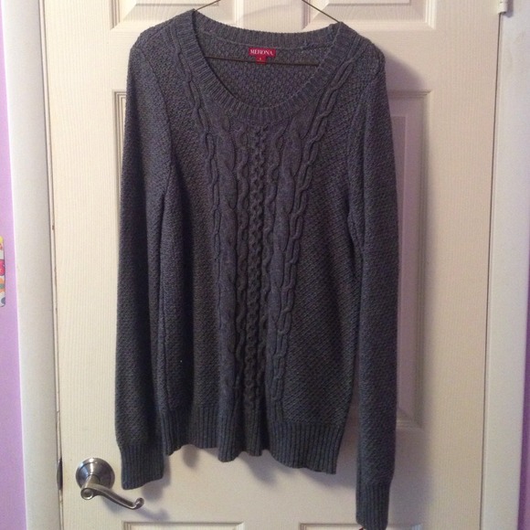 Grey sweater - Picture 1 of 4