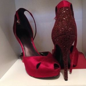 Nine West peep toe pumps