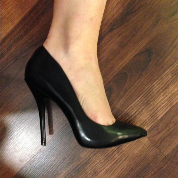 Steve Madden DARRT black heels