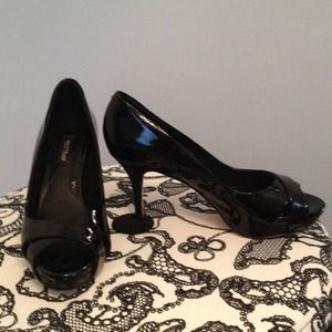 Black pumps!