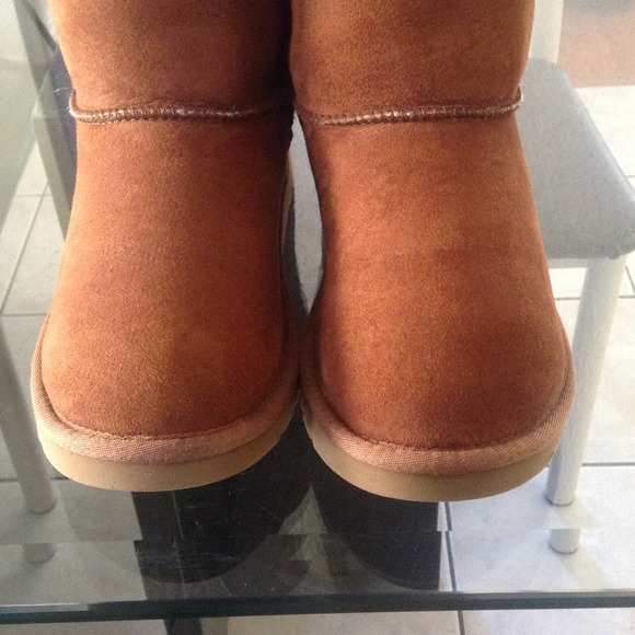 ⛔SOLD!!⛔Authentic UGG Chestnut Classic Boots - Picture 4 of 4