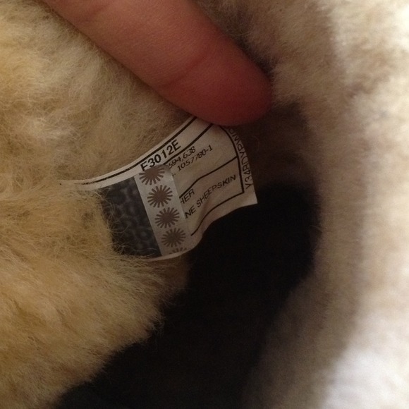 ⛔SOLD!!⛔Authentic UGG Chestnut Classic Boots - Picture 2 of 4