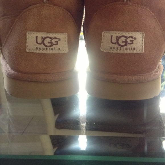 ⛔SOLD!!⛔Authentic UGG Chestnut Classic Boots - Picture 3 of 4