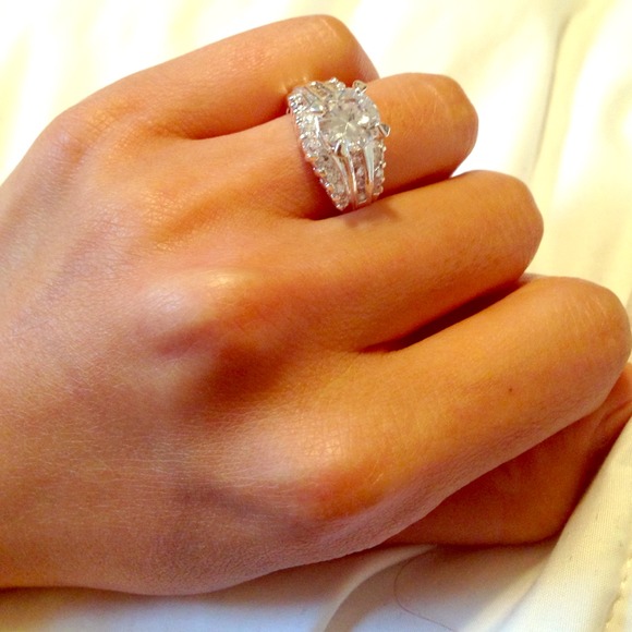 ❤️sold in bundle❤️Faux engagement ring size 6