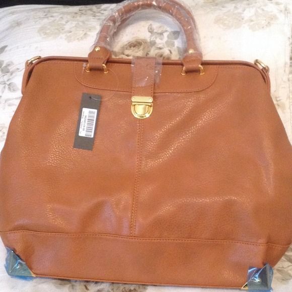 Tan hand bag.