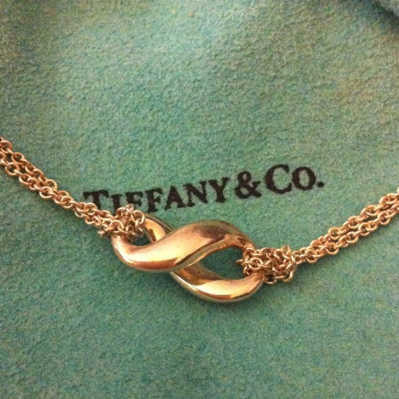 ❌Sold❌Tiffany and Co. Infinity necklace