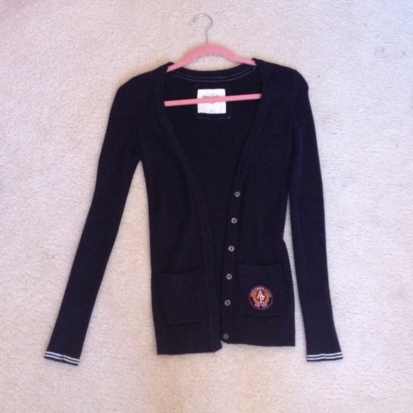 ❌ Traded ❌ Navy long cardigan