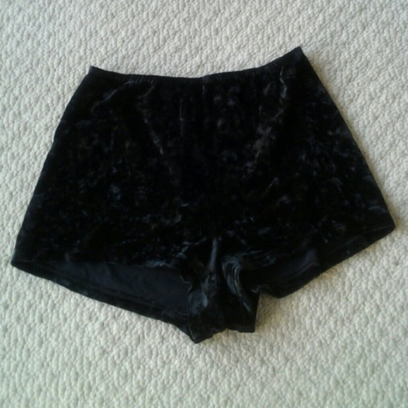 Victoria's Secret Outerwear - 🎉🎉Host Pick🎉🎉 V S crushed velvet PJ Short