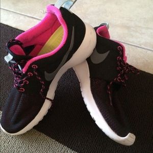 Black and pink Nike Roshe Run