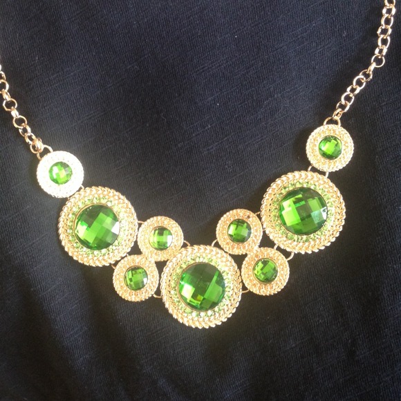 Green Faux Crystal Bib Necklace - Picture 2 of 2