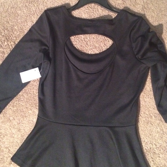 Sold 💢NWT Nicky Minaj black and gold top - Picture 5 of 5