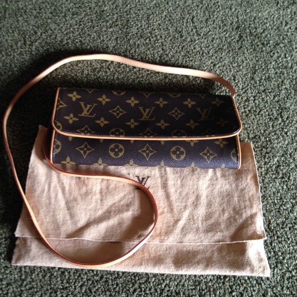 ( SOLD) Authentic Louis Vuitton Pochette Twin GM
