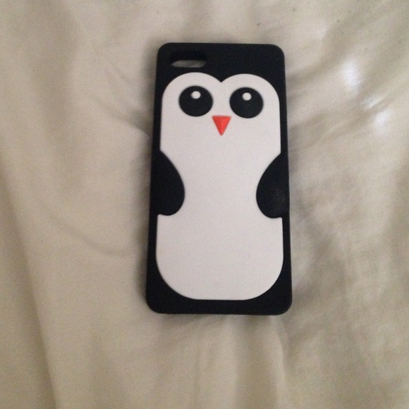 Urban Outfitters Accessories - Penguin iPhone 5 case
