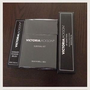 @wileyak Victoria Jackson Make-up Survival Kit