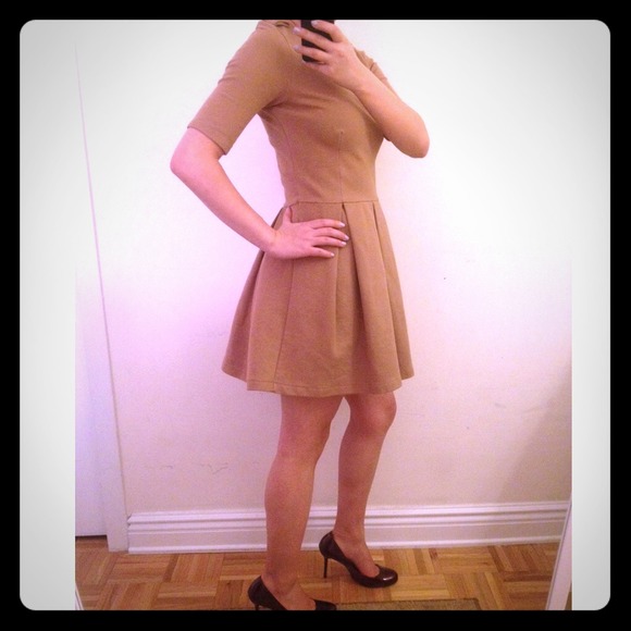 ❗️SOLD❗️Zara three quarter sleeve pleated dress