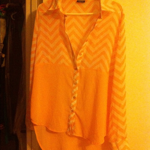 🔴BUNDLED🔴 Peach Hi Low Chevron Top - Picture 3 of 4