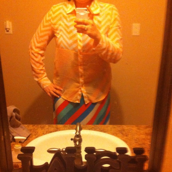 🔴BUNDLED🔴 Peach Hi Low Chevron Top - Picture 4 of 4