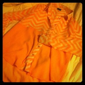 🔴BUNDLED🔴 Peach Hi Low Chevron Top