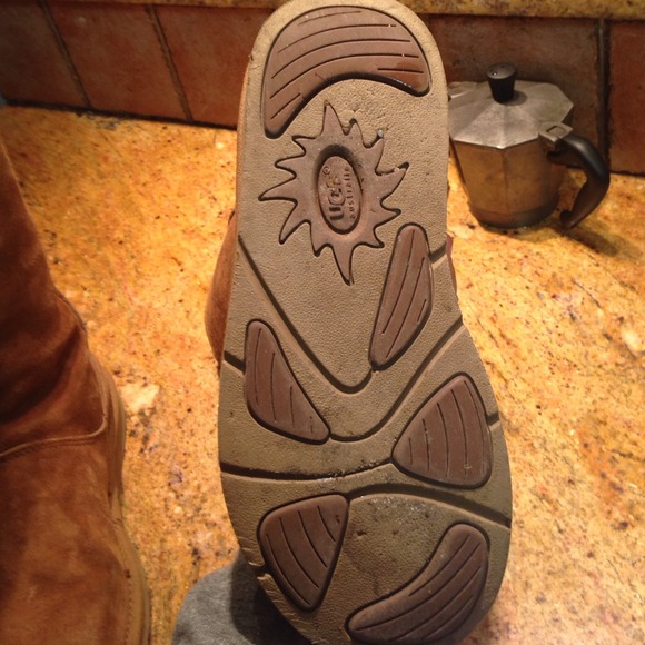 Mint Condition Tall Zipper Chesnut Uggs - Picture 3 of 4