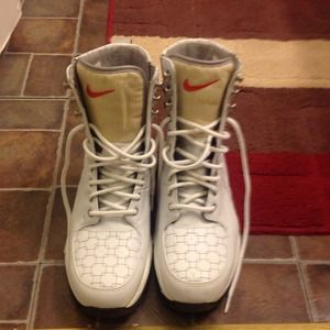 Size7 Nike Boots!!!!