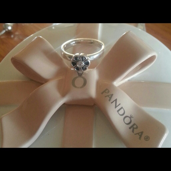 Retired flower Pandora ring
