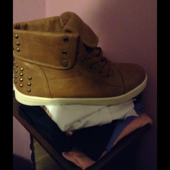 Brown shoes with gold studs - Picture 1 of 1