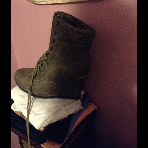 Dark brown boot with a wedge - Picture 1 of 1