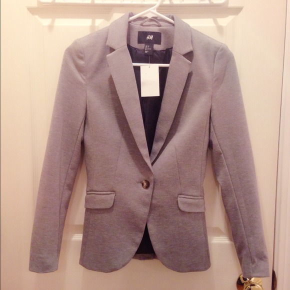 Classy grey fit blazer with button and pockets